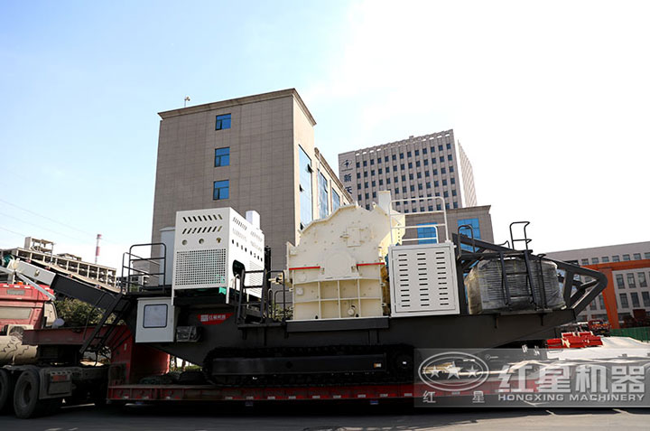 移動(dòng)破碎機(jī)發(fā)貨現(xiàn)場(chǎng)，價(jià)格區(qū)間在15-150萬(wàn)之間