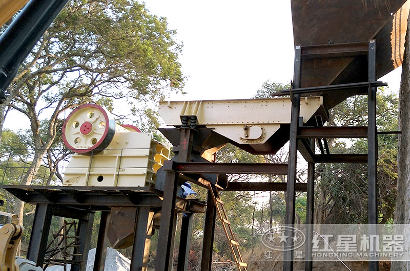 69破碎機生產(chǎn)現(xiàn)場，占地小